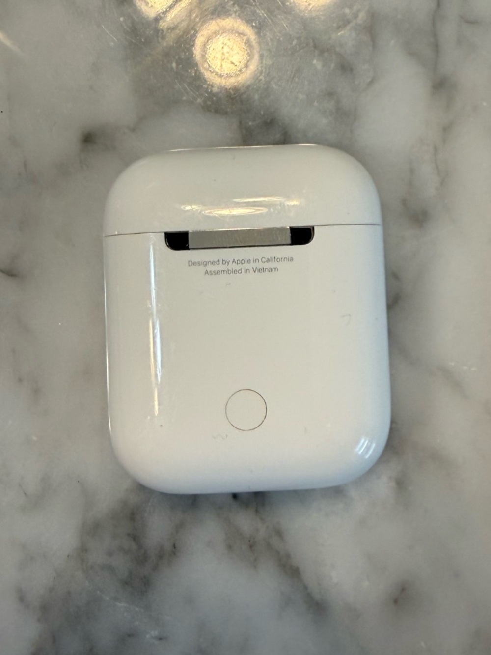 AirPods - Generation 1 - Picture 2 of 3